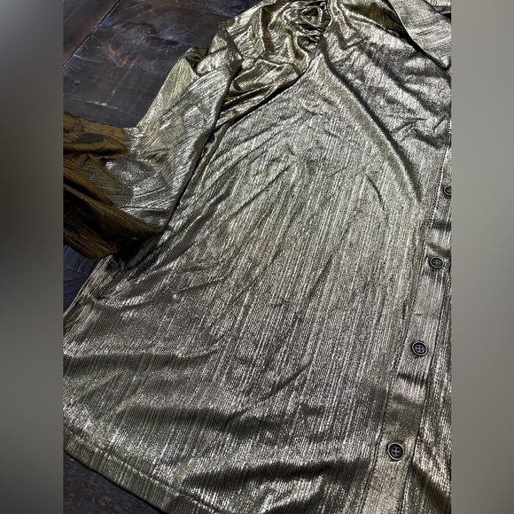 NEVER WORN Vici Raquel Metallic Button Down Blouse Too in Gold Sz XL - Picture 9 of 12